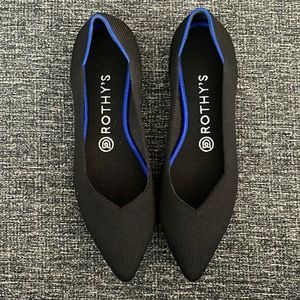 Black pointed toe Rothy’s